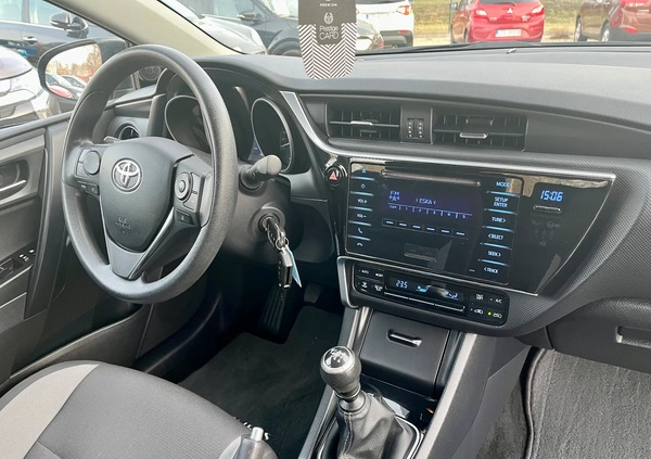 Toyota Auris cena 51900 przebieg: 102475, rok produkcji 2017 z Toruń małe 232